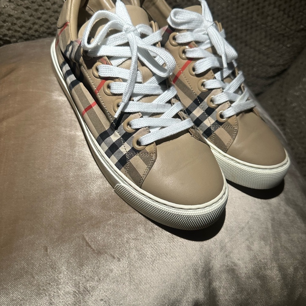 Burberry sneakers - Picture 2 of 4